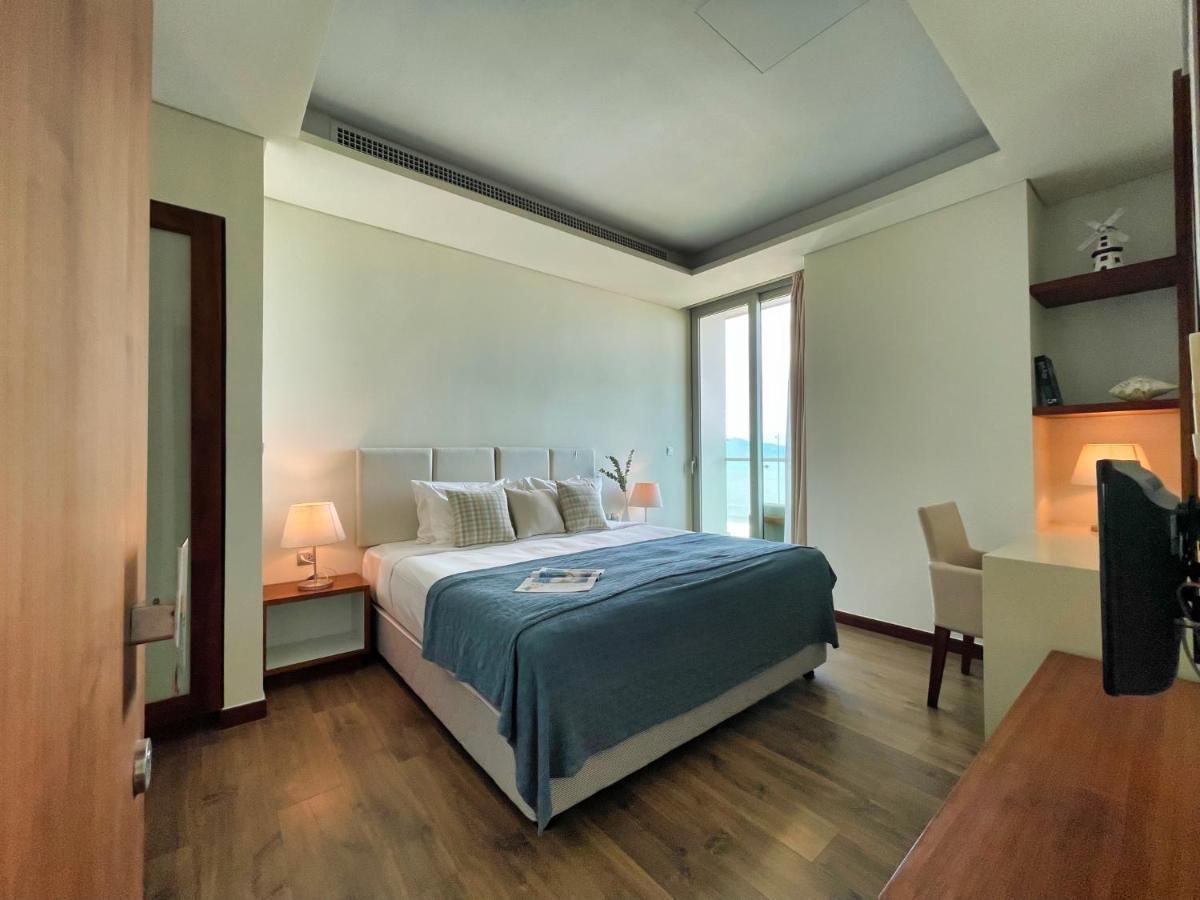 Stunning Apartments Across My Khe Beach ! Rooftop Pool & Gym Đà Nẵng Kültér fotó