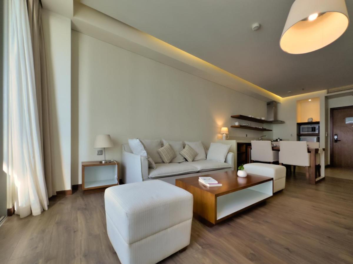 Stunning Apartments Across My Khe Beach ! Rooftop Pool & Gym Đà Nẵng Kültér fotó